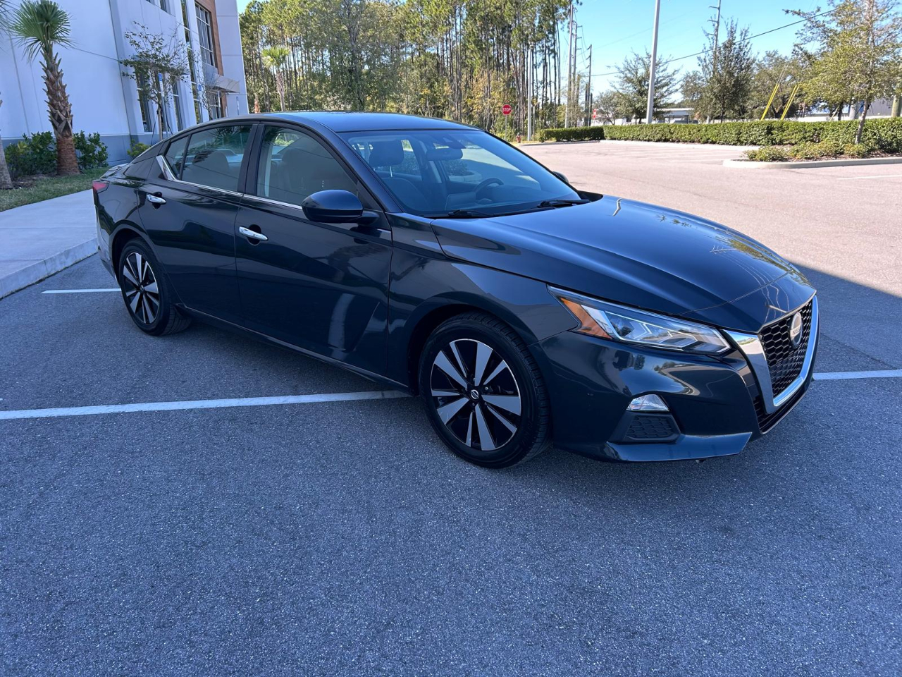 2022 Nissan Altima 2.5 SV Sedan