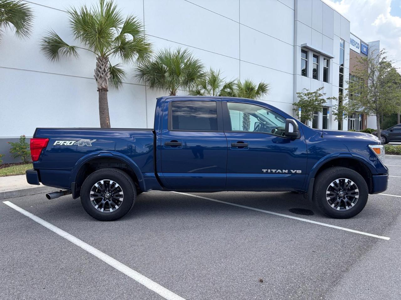 Nissan Titan 4x4 Crew Cab PRO-4X 2018