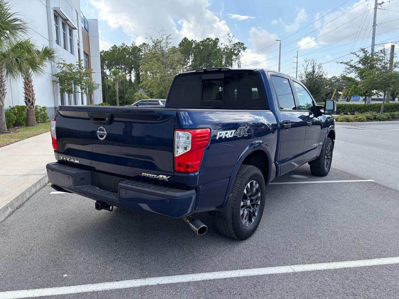 Nissan Titan 4x4 Crew Cab PRO-4X 2018