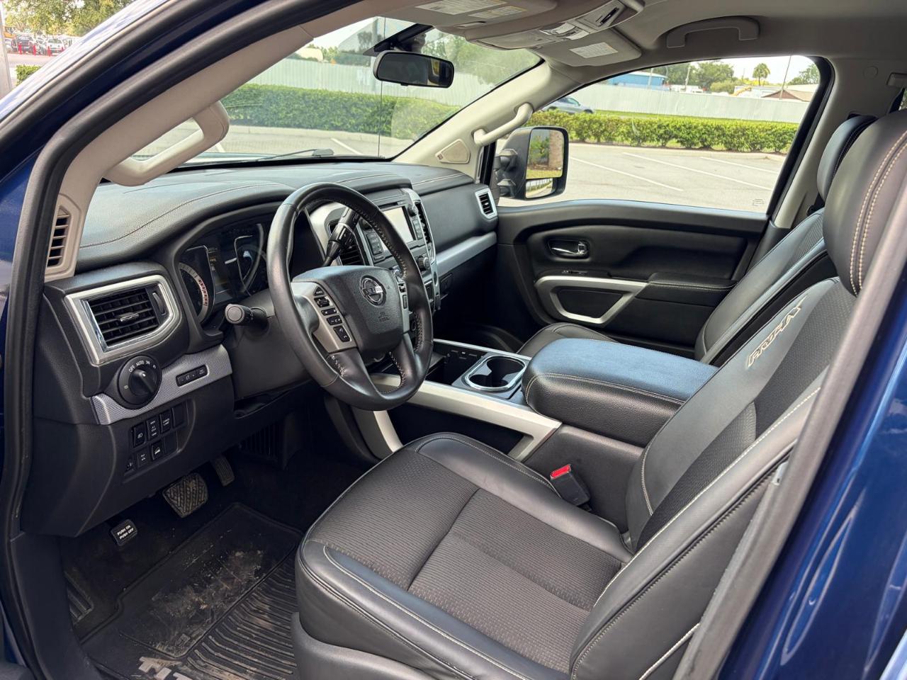 Nissan Titan 4x4 Crew Cab PRO-4X 2018