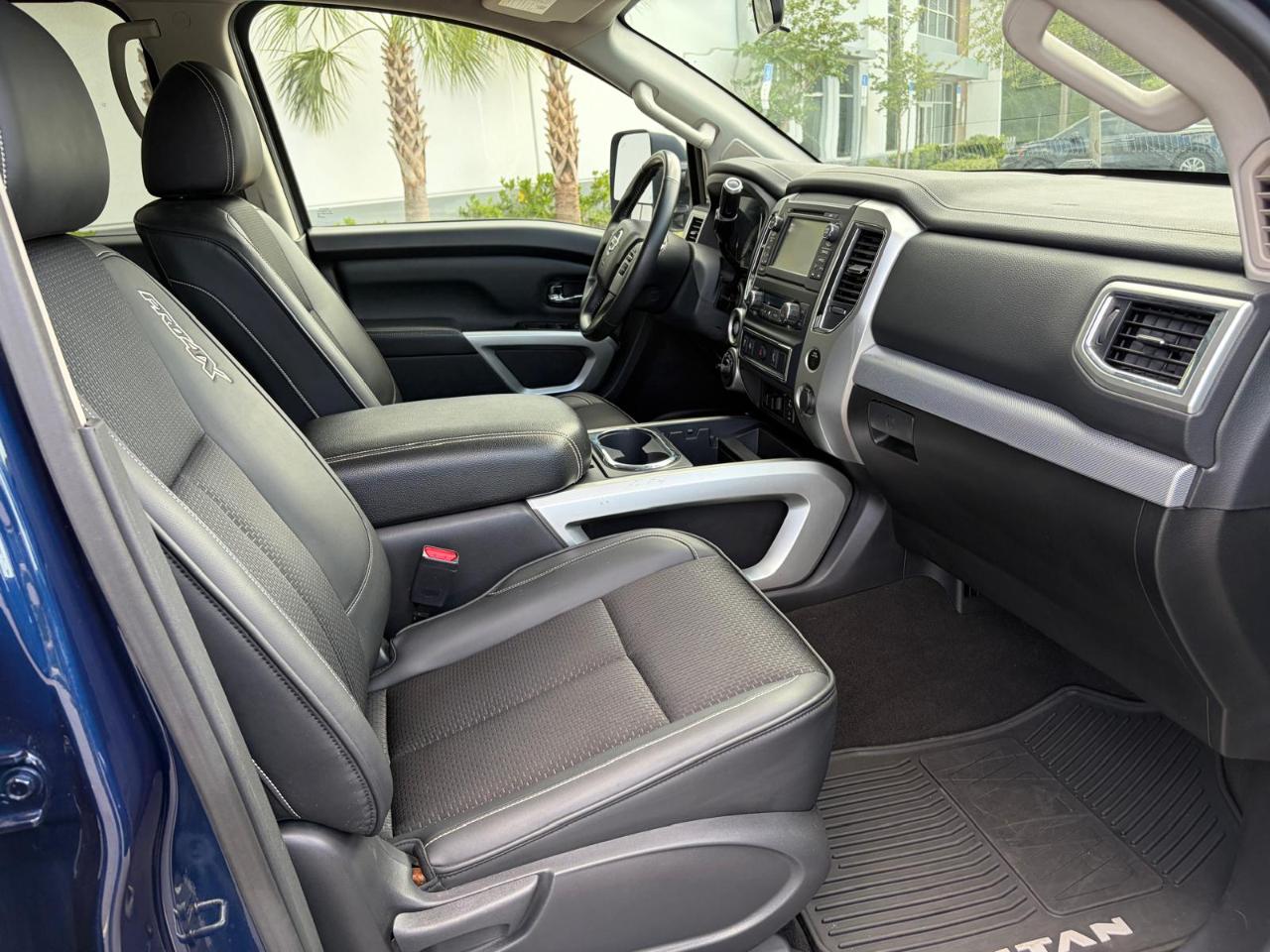 Nissan Titan 4x4 Crew Cab PRO-4X 2018