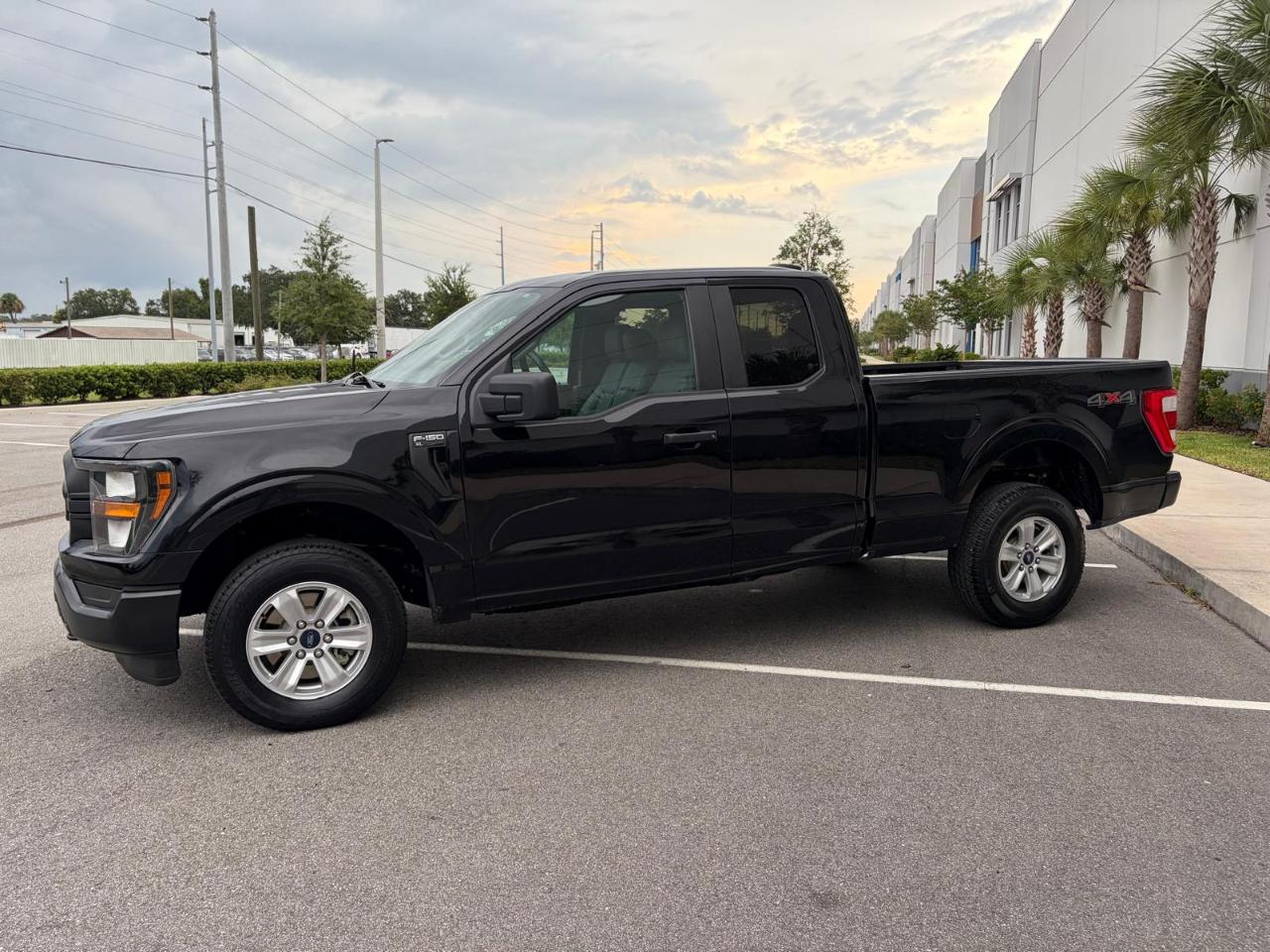 Ford F-150 XLT 4WD SuperCab 6.5' Box 2023