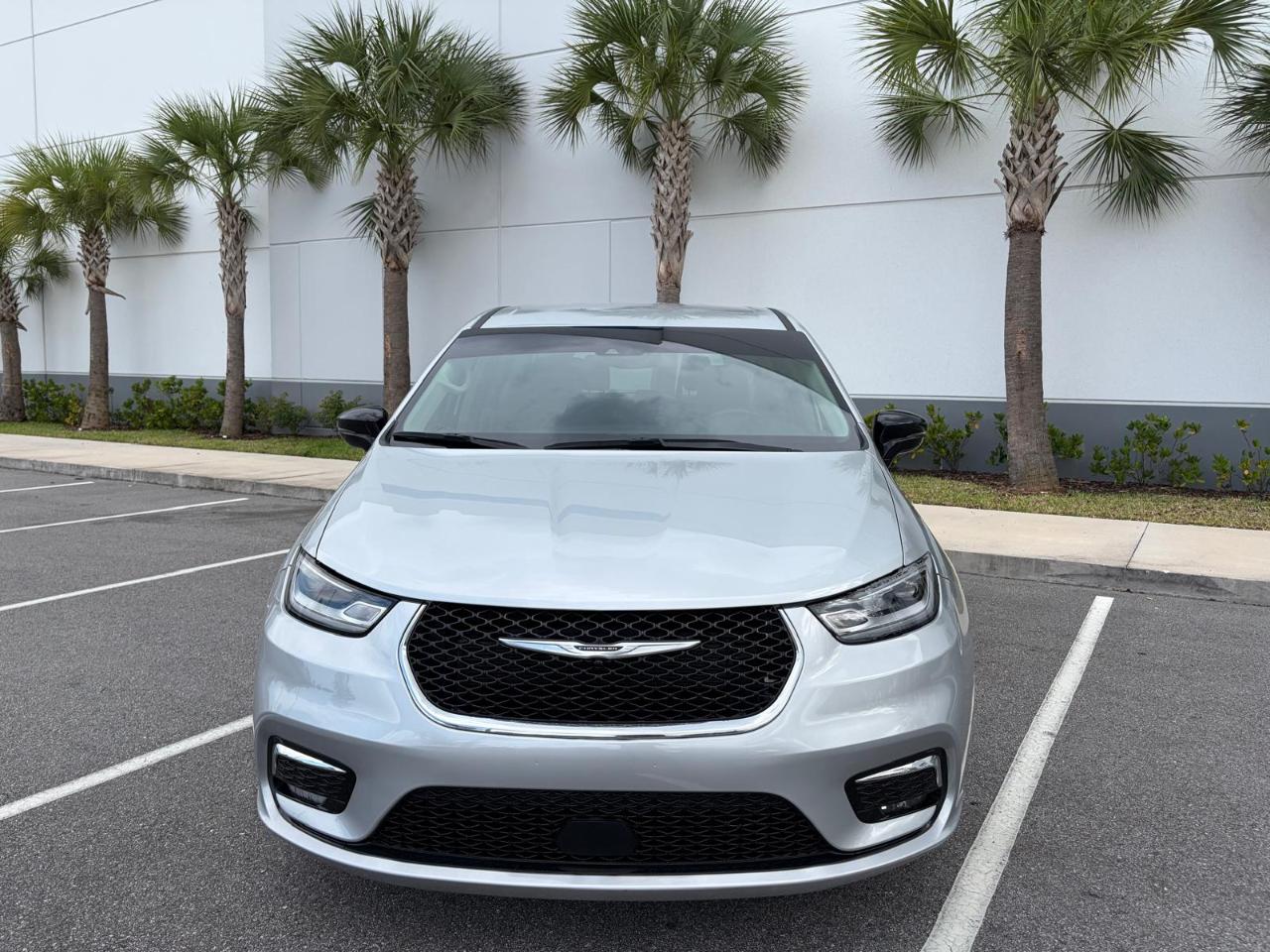 Chrysler Pacifica Touring L FWD 2024