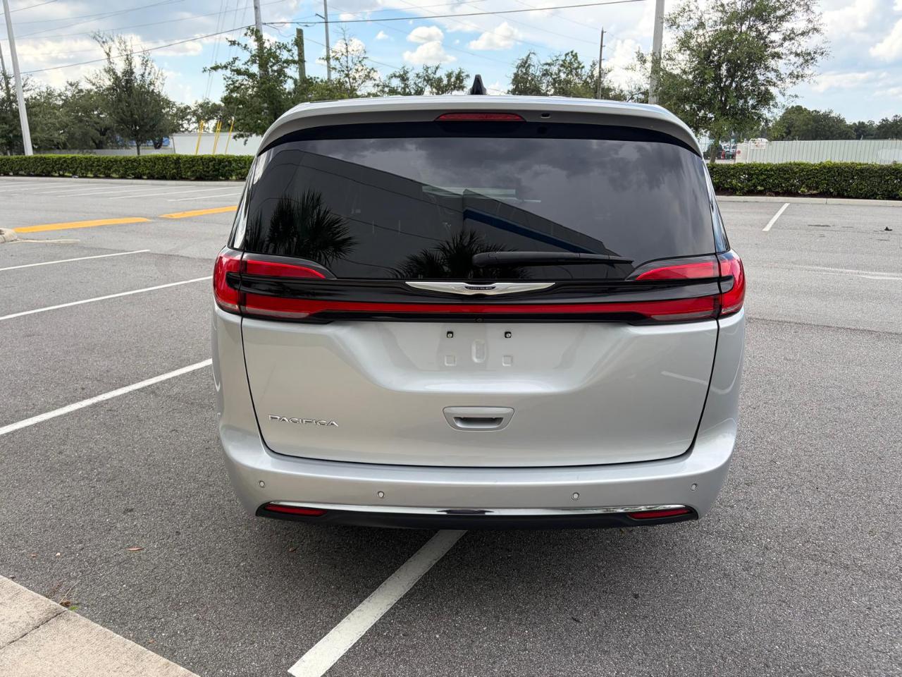 Chrysler Pacifica Touring L FWD 2024