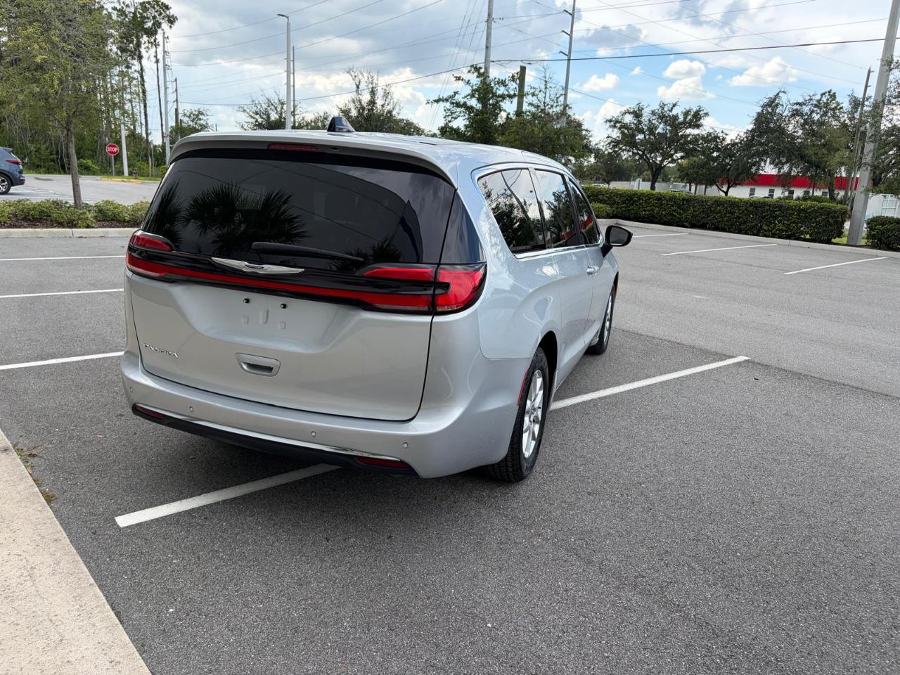 Chrysler Pacifica Touring L FWD 2024