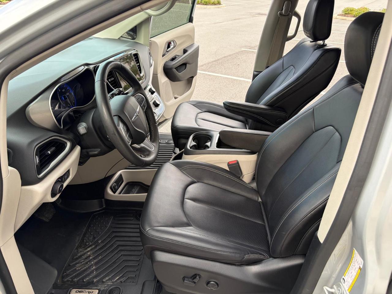Chrysler Pacifica Touring L FWD 2024