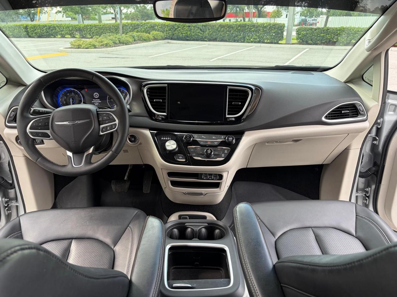 Chrysler Pacifica Touring L FWD 2024