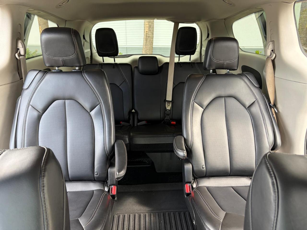 Chrysler Pacifica Touring L FWD 2024