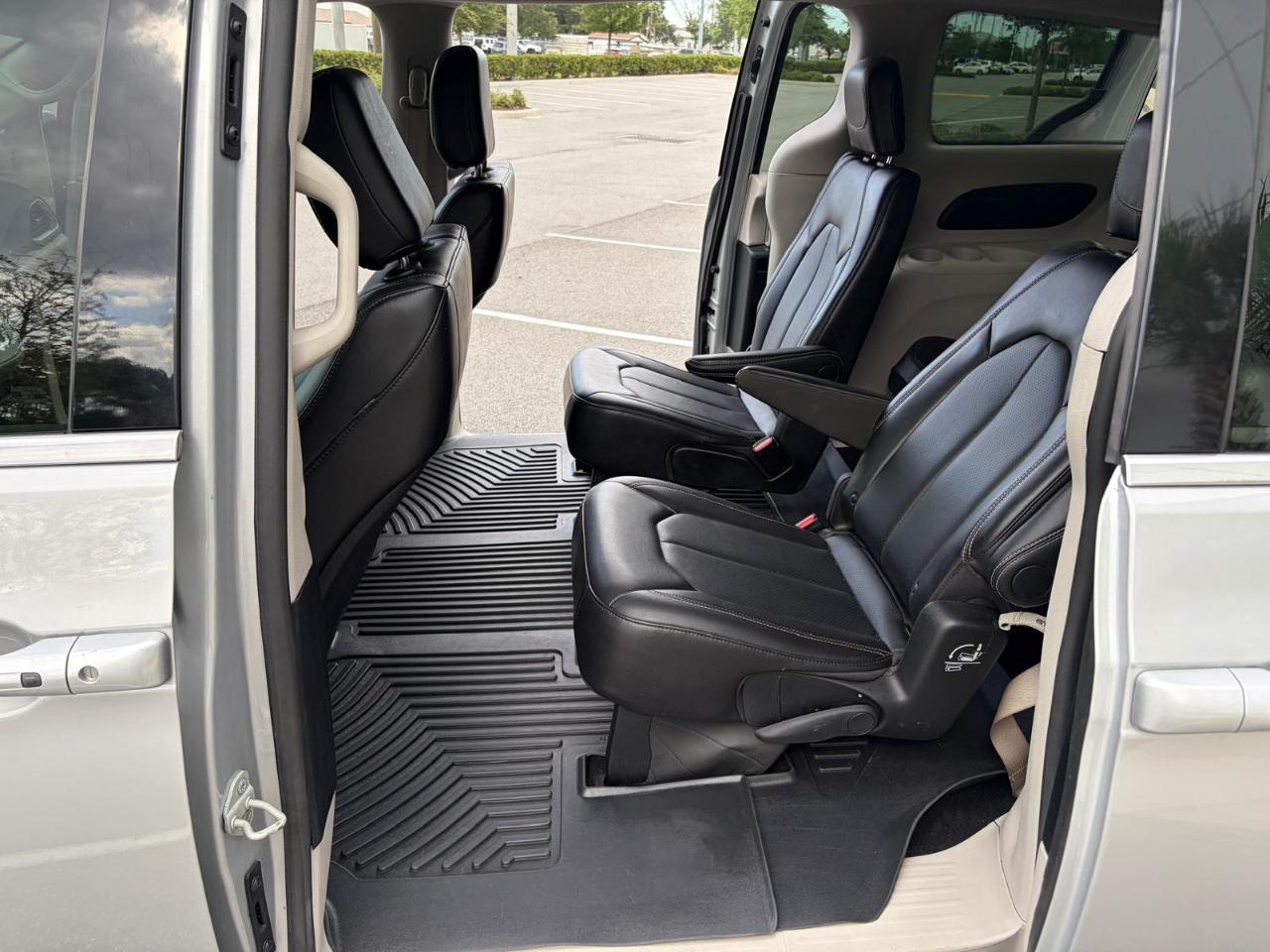 Chrysler Pacifica Touring L FWD 2024