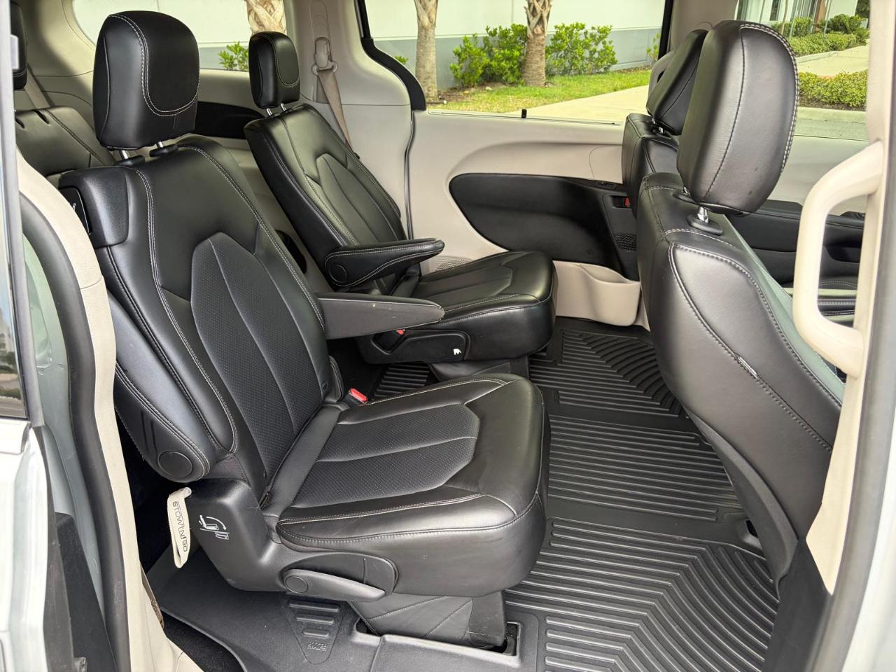 Chrysler Pacifica Touring L FWD 2024
