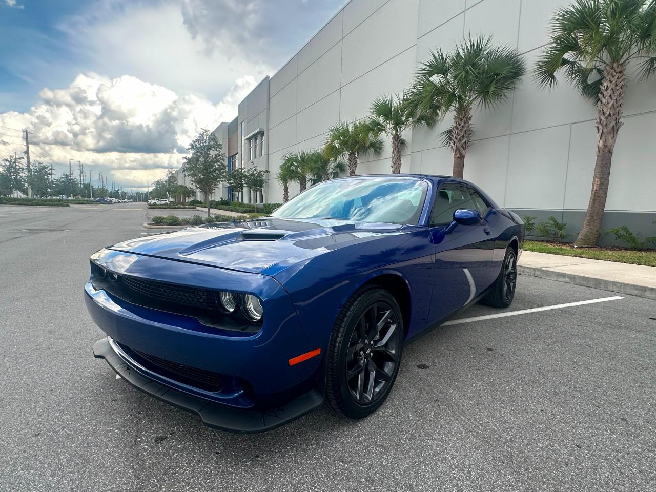 Dodge Challenger SXT RWD 2022