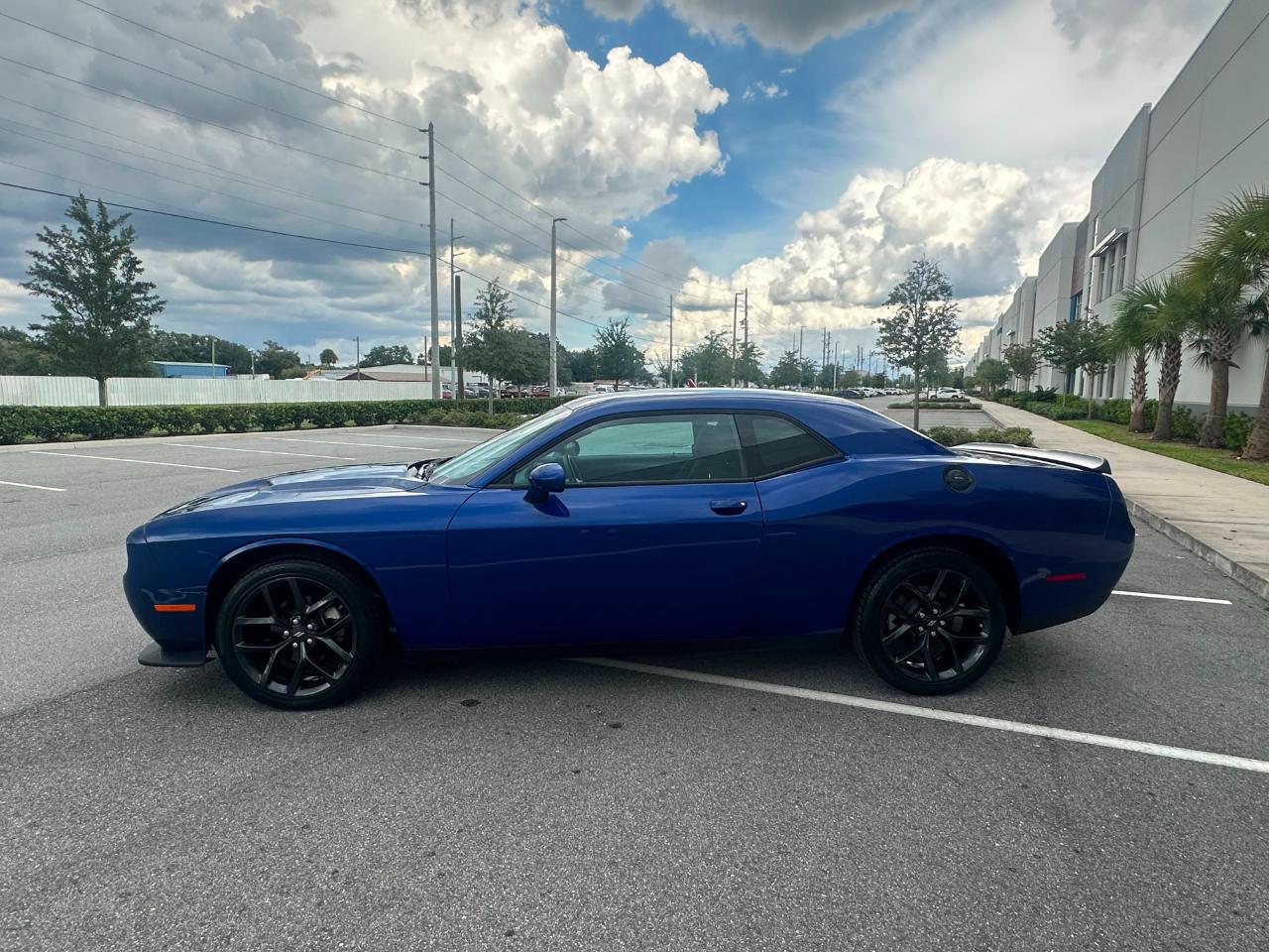 Dodge Challenger SXT RWD 2022