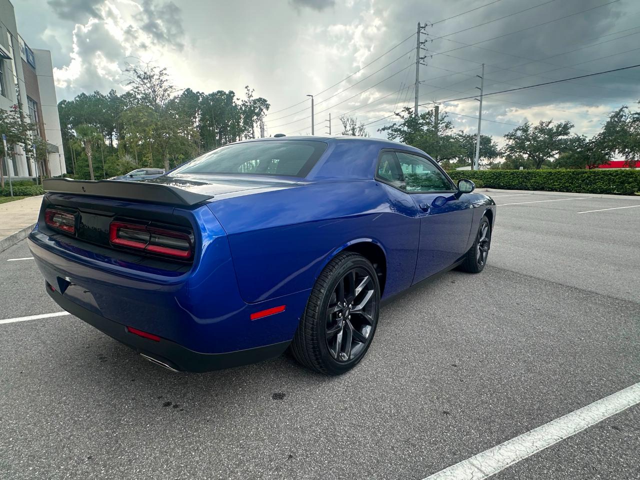 Dodge Challenger SXT RWD 2022