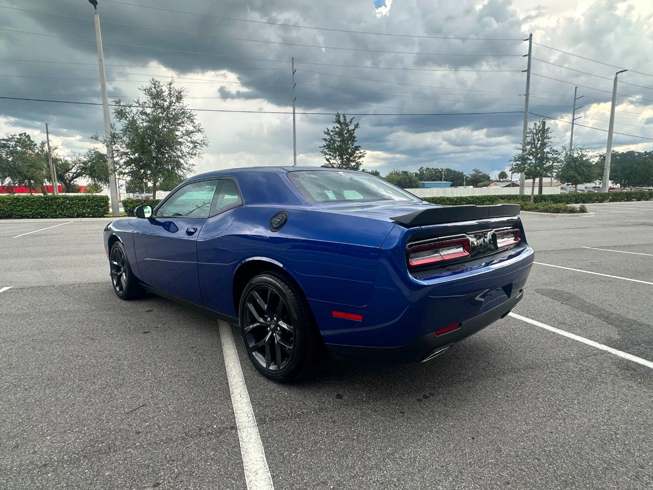Dodge Challenger SXT RWD 2022