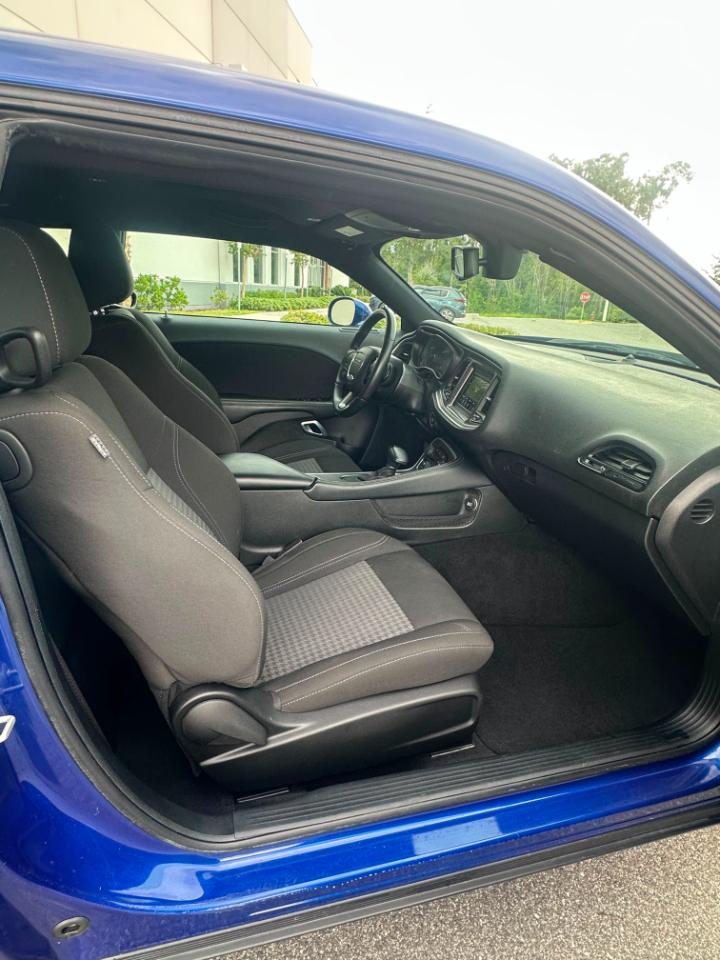 Dodge Challenger SXT RWD 2022
