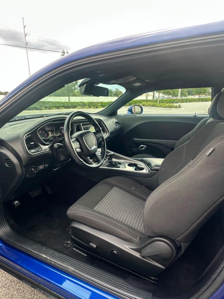 Dodge Challenger SXT RWD 2022