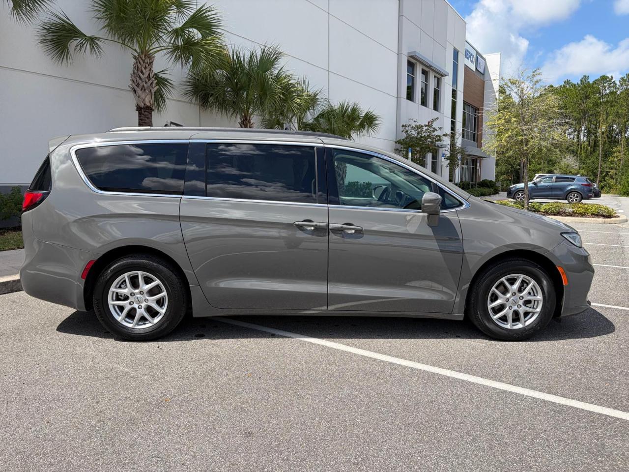 Chrysler Pacifica Touring L FWD 2022