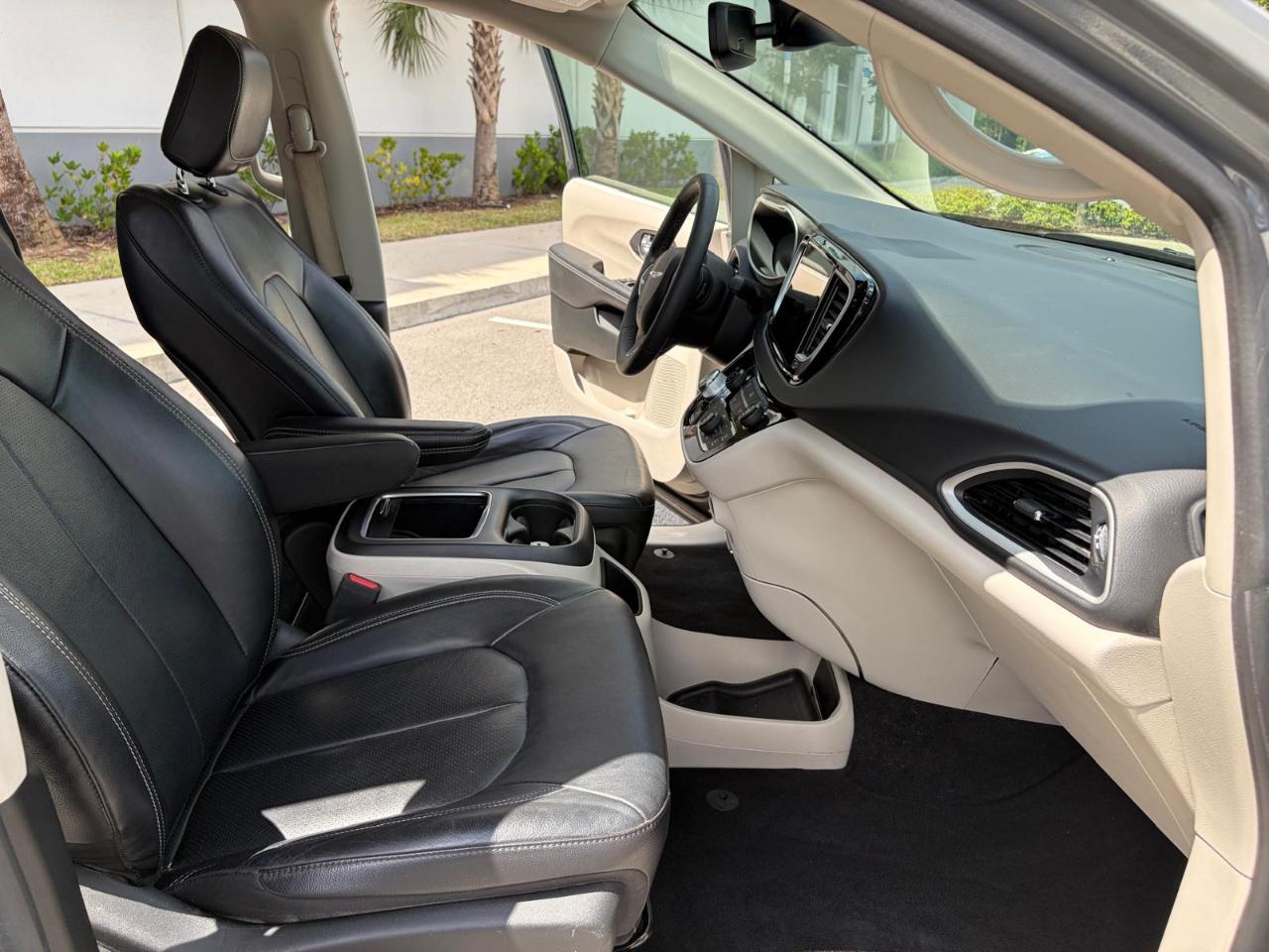 Chrysler Pacifica Touring L FWD 2022