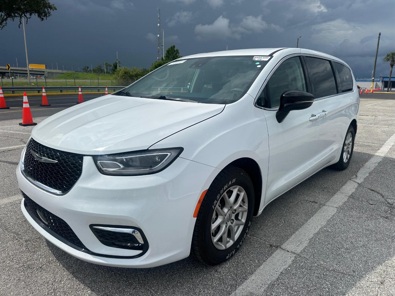 Chrysler Pacifica Touring L FWD 2024