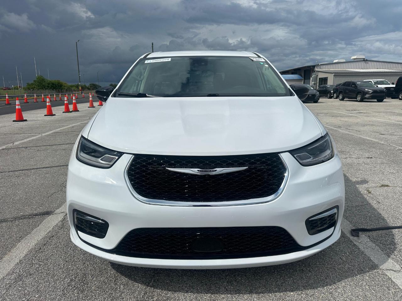Chrysler Pacifica Touring L FWD 2024