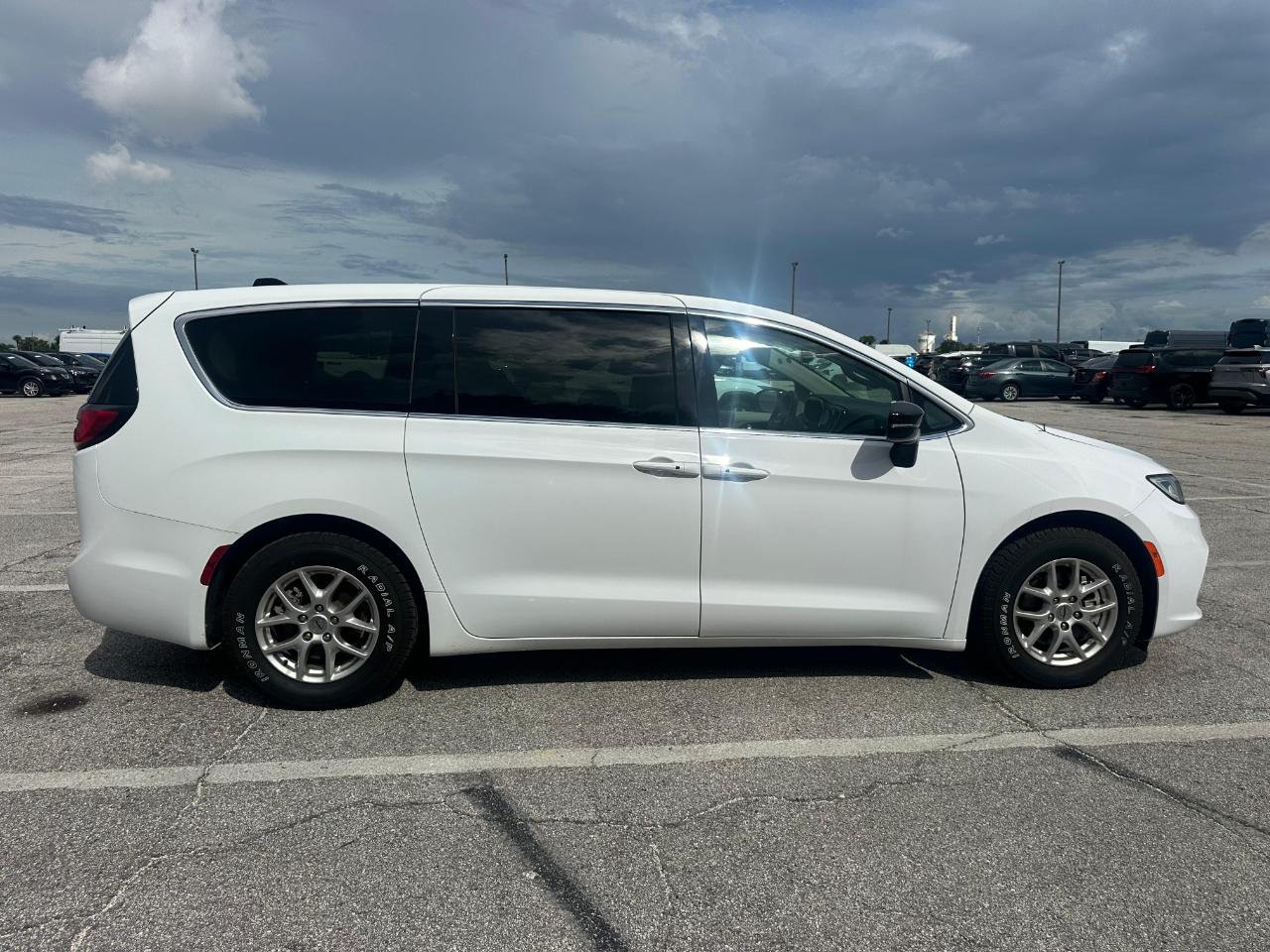 Chrysler Pacifica Touring L FWD 2024