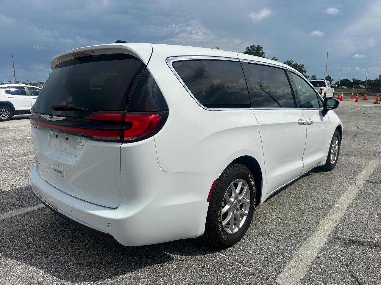 Chrysler Pacifica Touring L FWD 2024