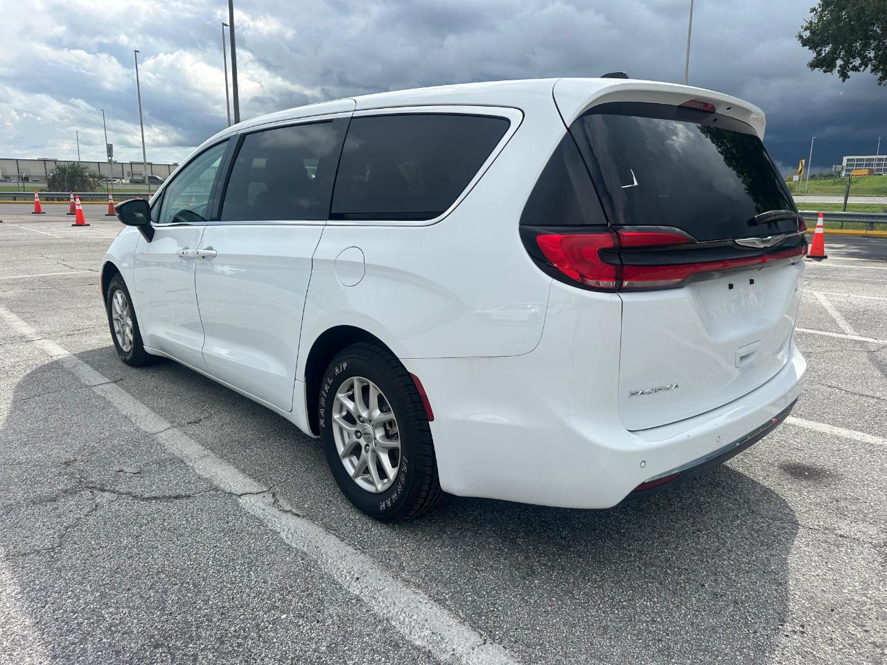 Chrysler Pacifica Touring L FWD 2024