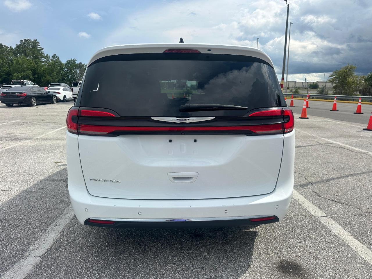 Chrysler Pacifica Touring L FWD 2024