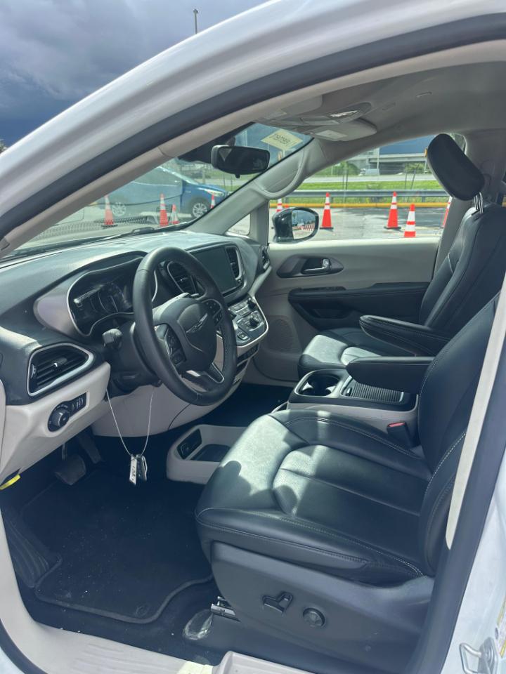 Chrysler Pacifica Touring L FWD 2024