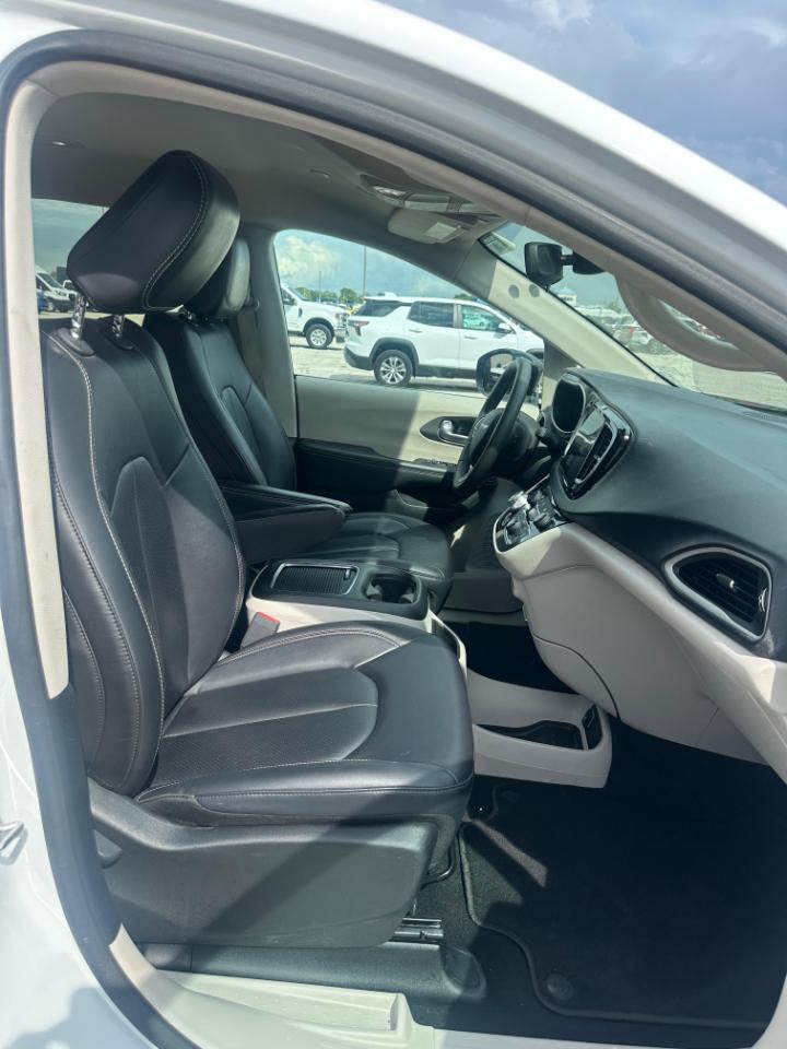 Chrysler Pacifica Touring L FWD 2024