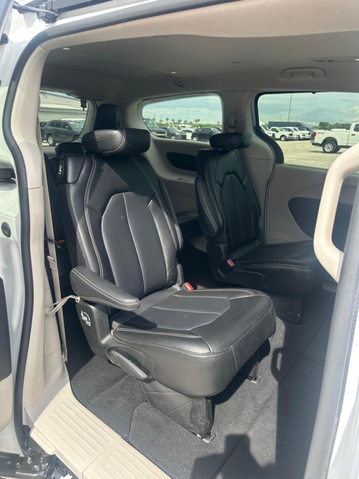 Chrysler Pacifica Touring L FWD 2024