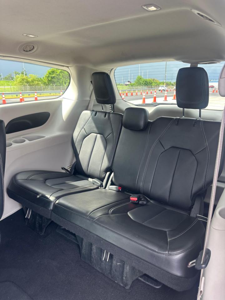 Chrysler Pacifica Touring L FWD 2024