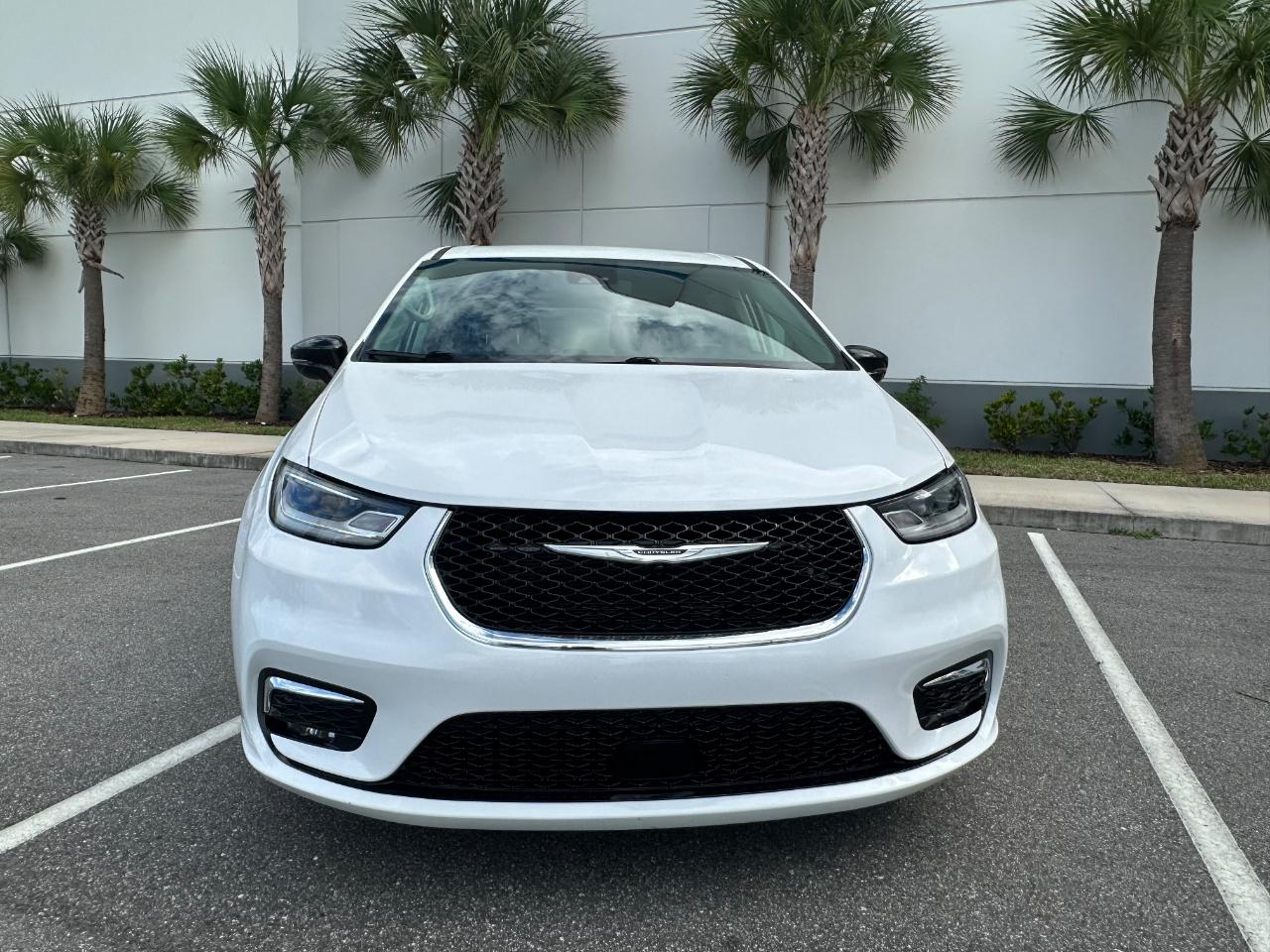 Chrysler Pacifica Touring L FWD 2024