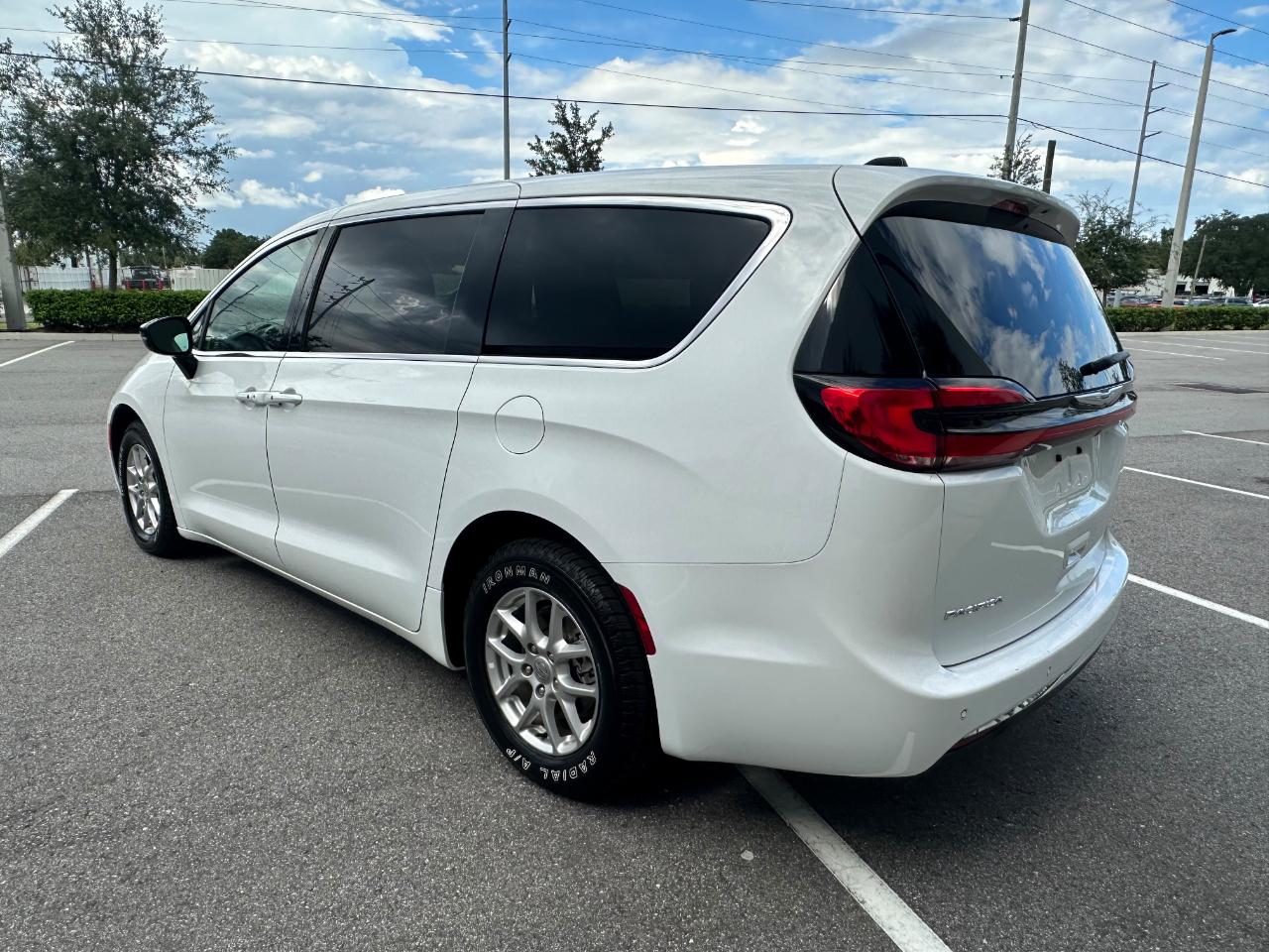 Chrysler Pacifica Touring L FWD 2024
