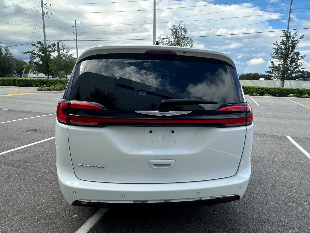 Chrysler Pacifica Touring L FWD 2024