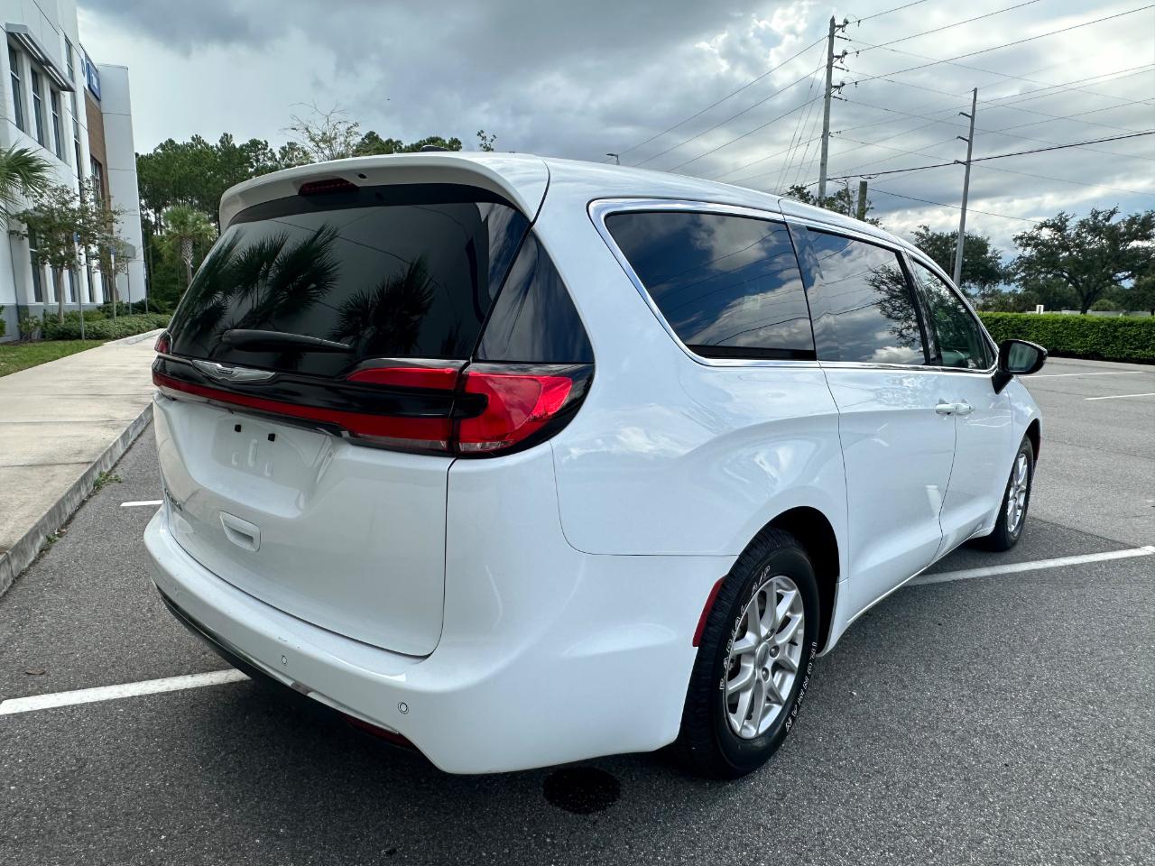 Chrysler Pacifica Touring L FWD 2024