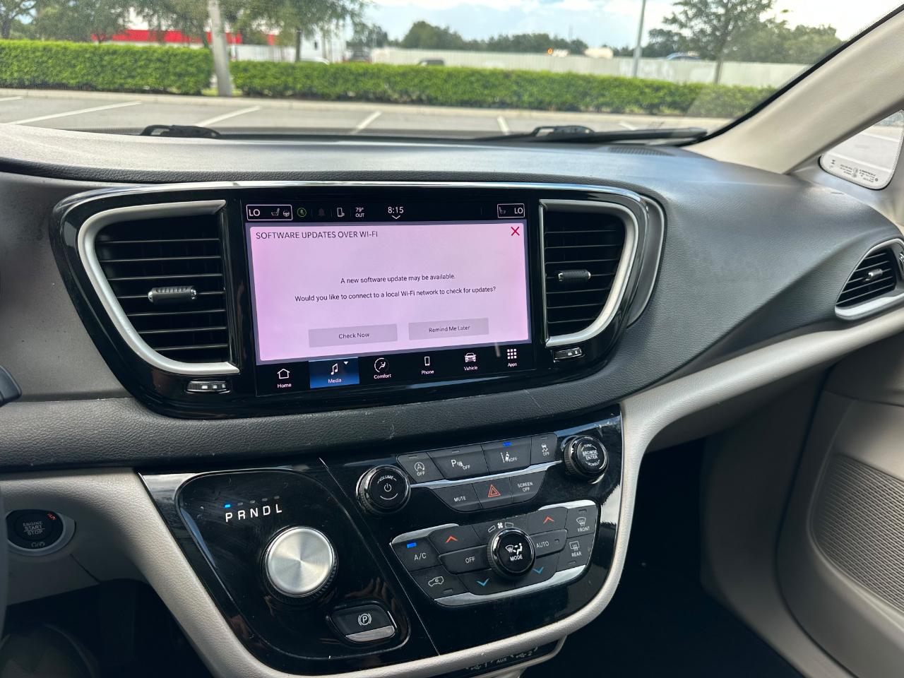 Chrysler Pacifica Touring L FWD 2024