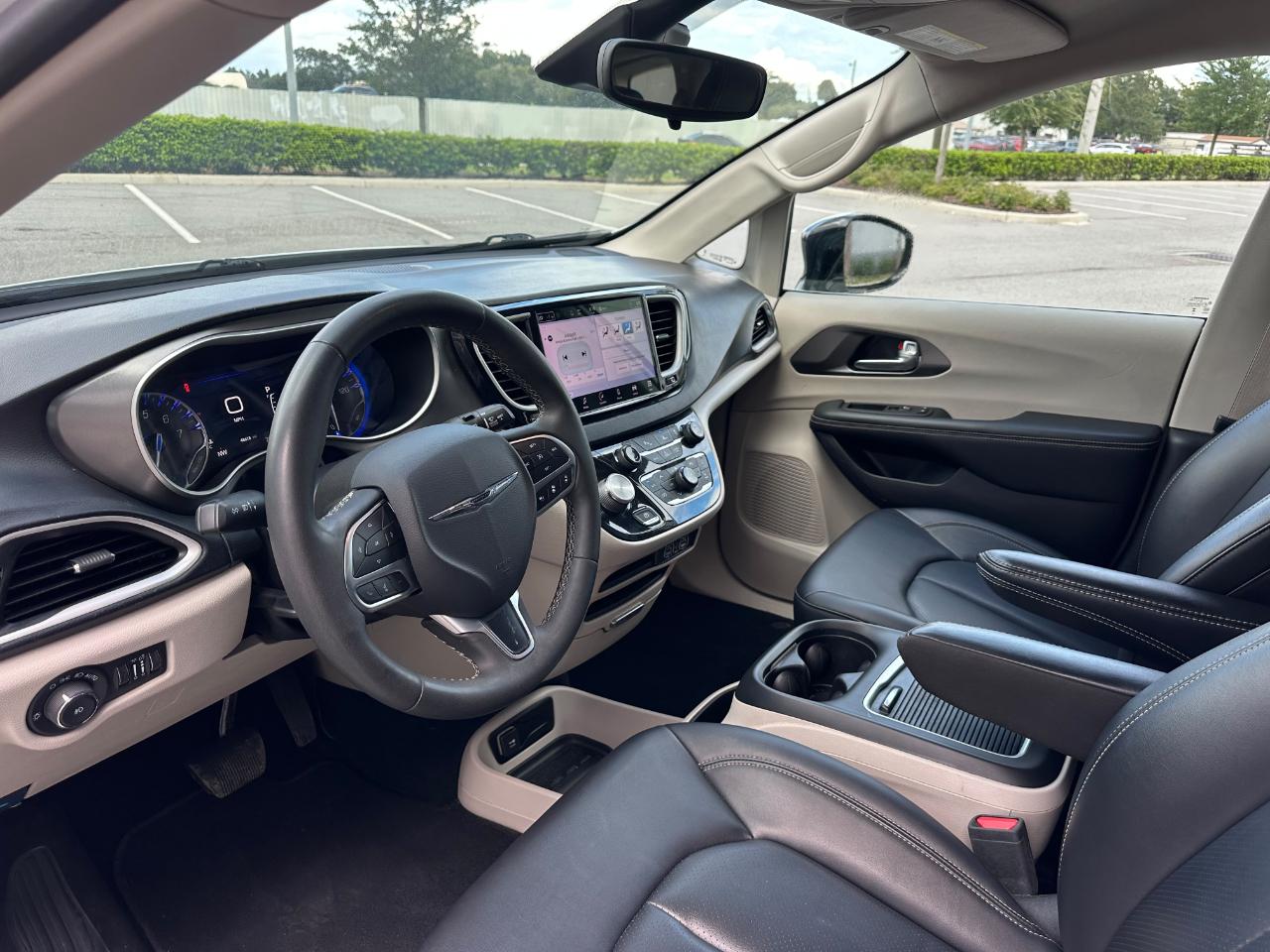 Chrysler Pacifica Touring L FWD 2024