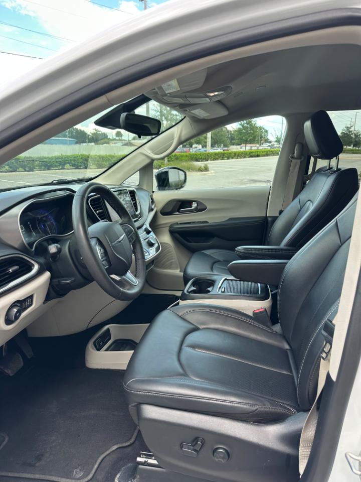 Chrysler Pacifica Touring L FWD 2024