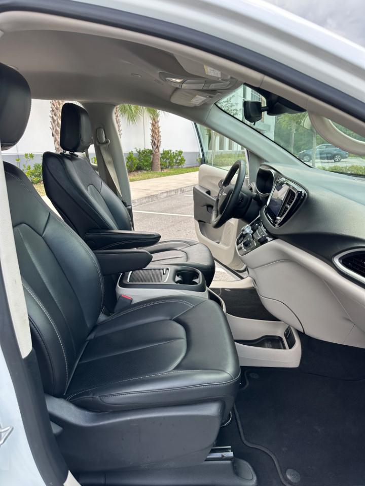 Chrysler Pacifica Touring L FWD 2024