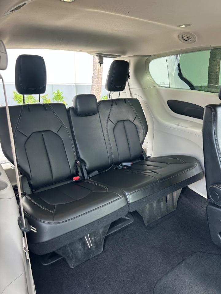 Chrysler Pacifica Touring L FWD 2024