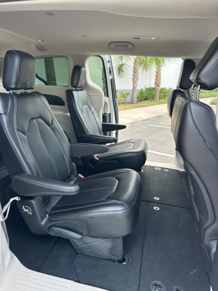 Chrysler Pacifica Touring L FWD 2024