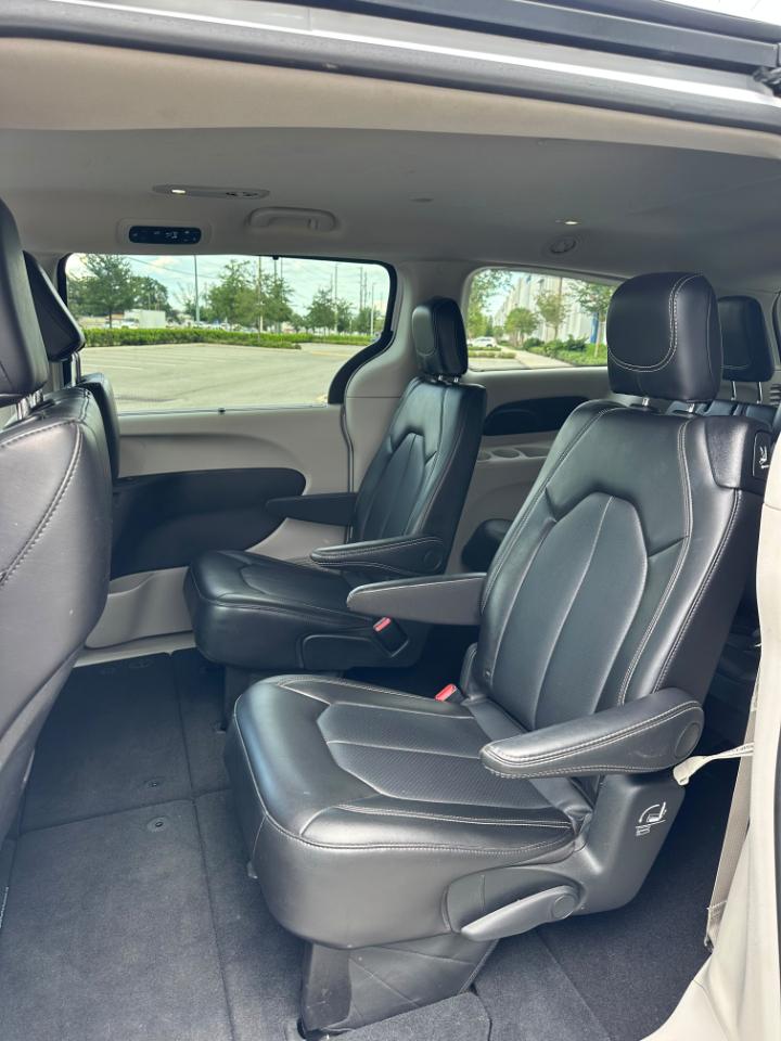 Chrysler Pacifica Touring L FWD 2024