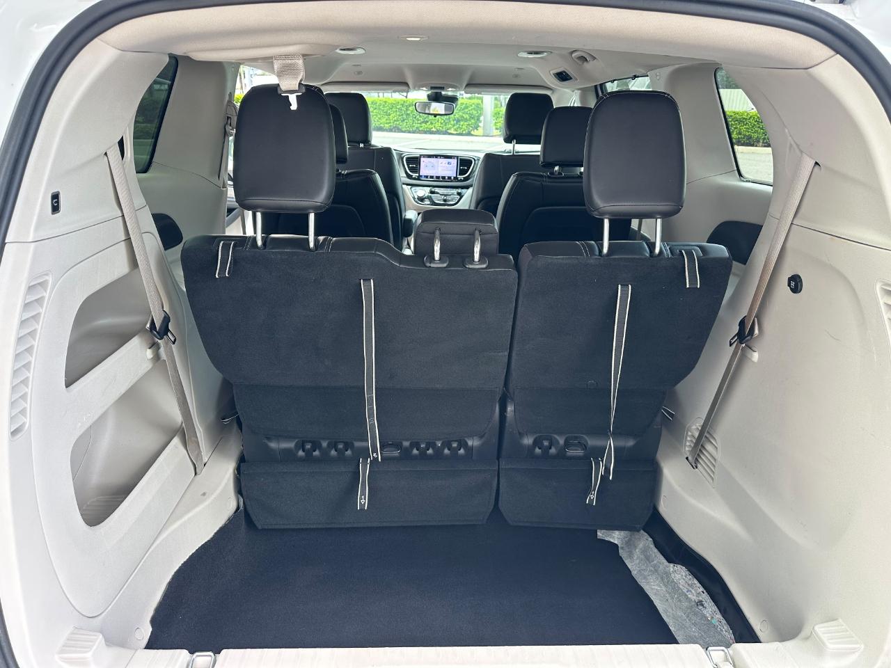 Chrysler Pacifica Touring L FWD 2024