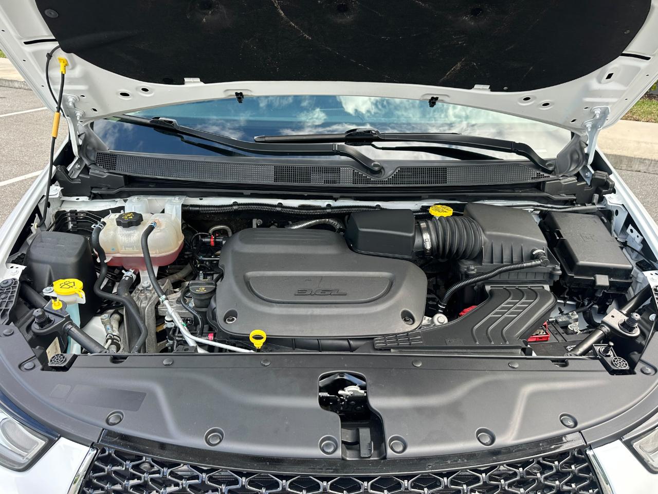 Chrysler Pacifica Touring L FWD 2024