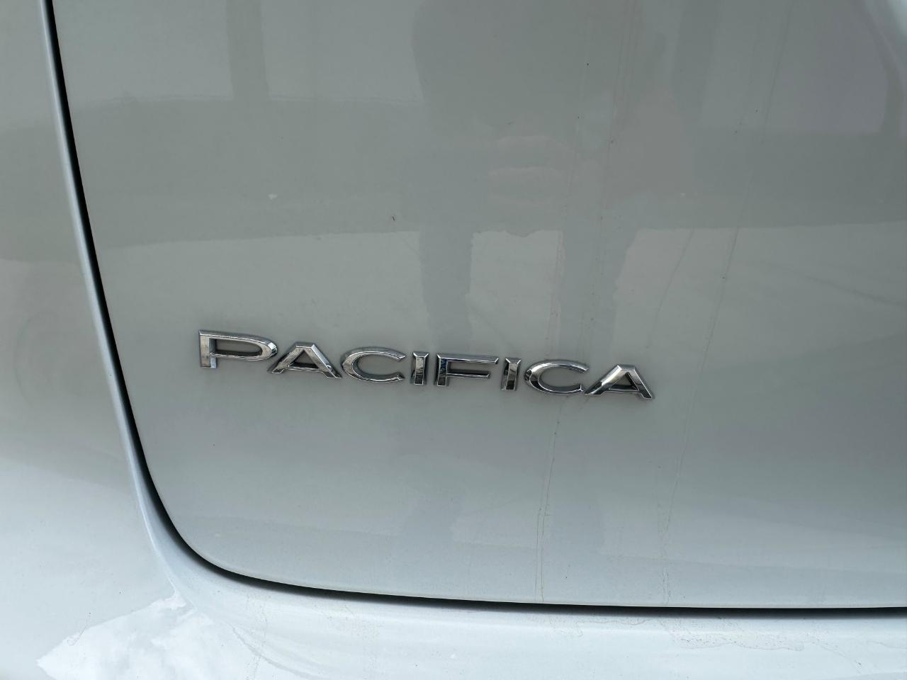Chrysler Pacifica Touring L FWD 2024