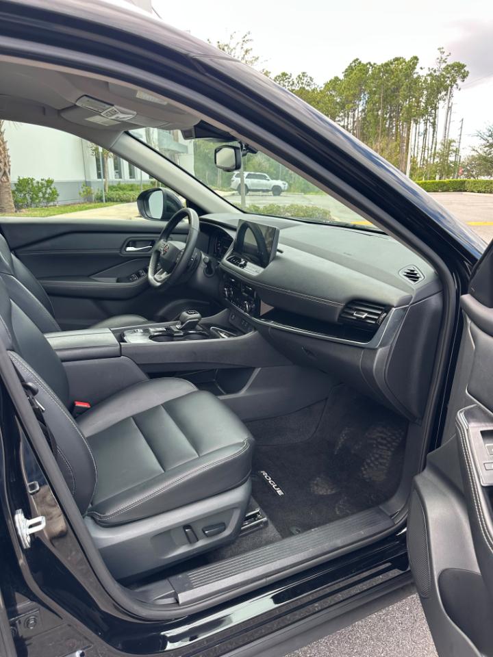 Nissan Rogue FWD SL *Ltd Avail* 2026