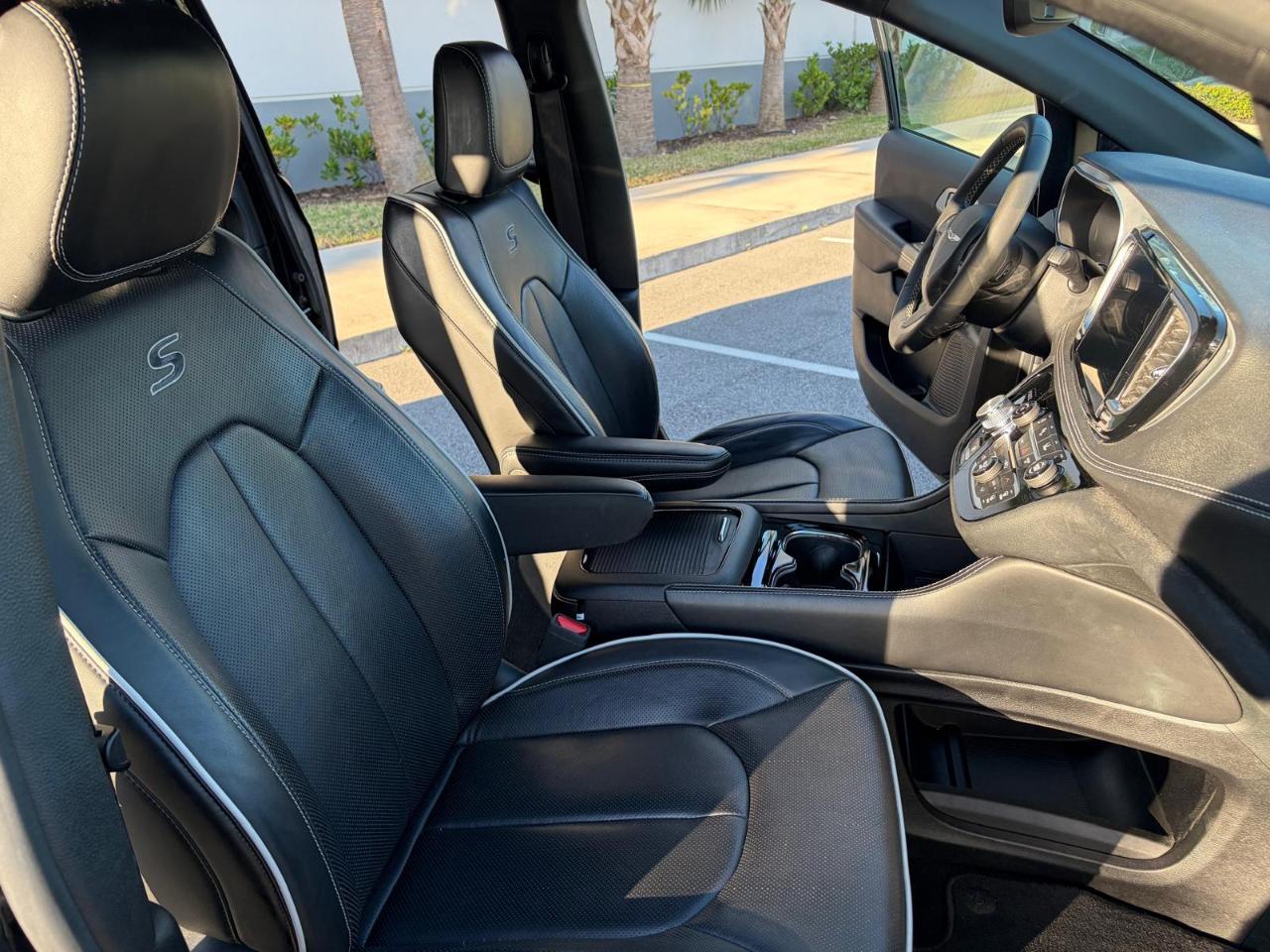 Chrysler Pacifica Limited FWD 2025