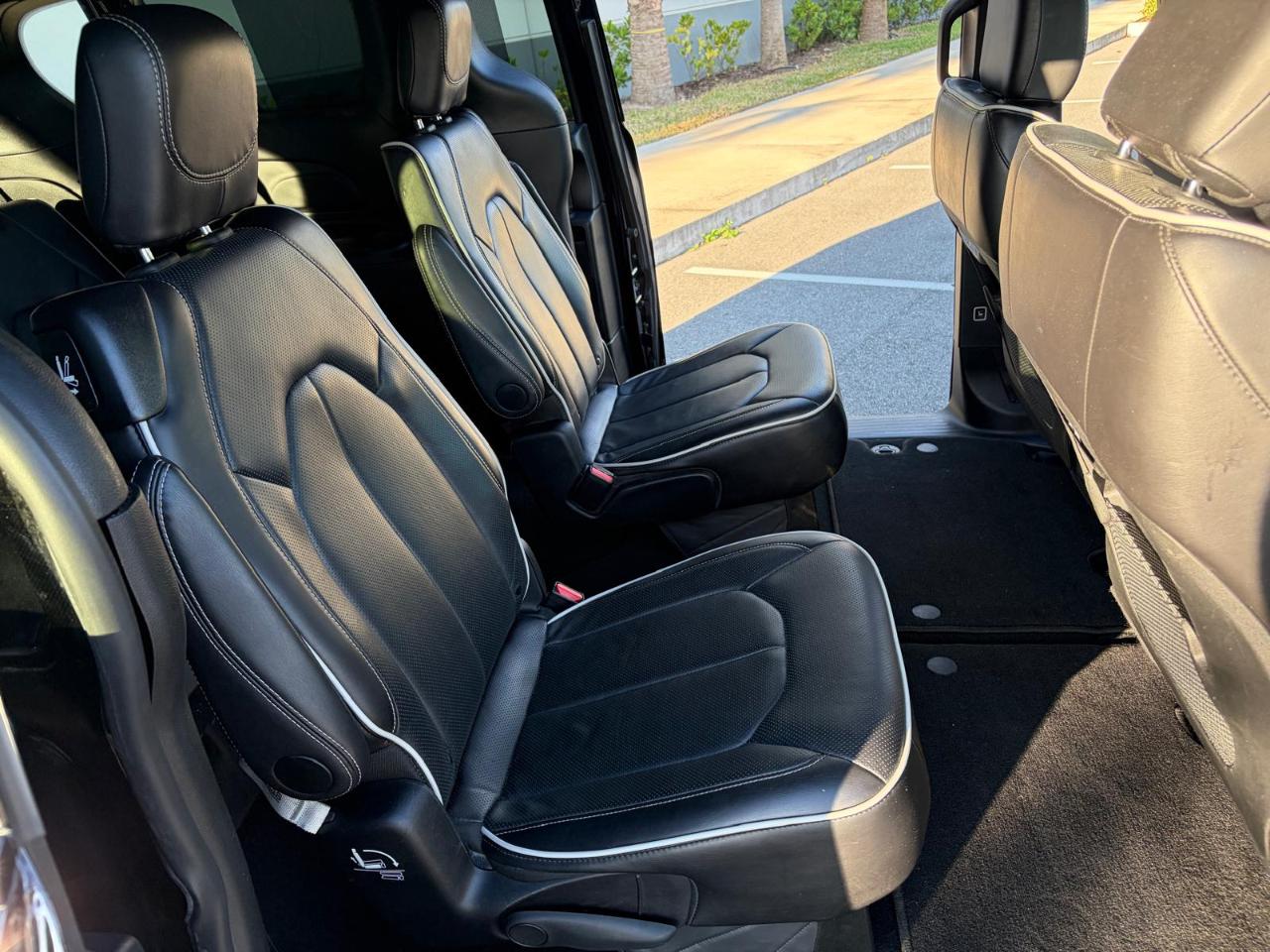 Chrysler Pacifica Limited FWD 2025