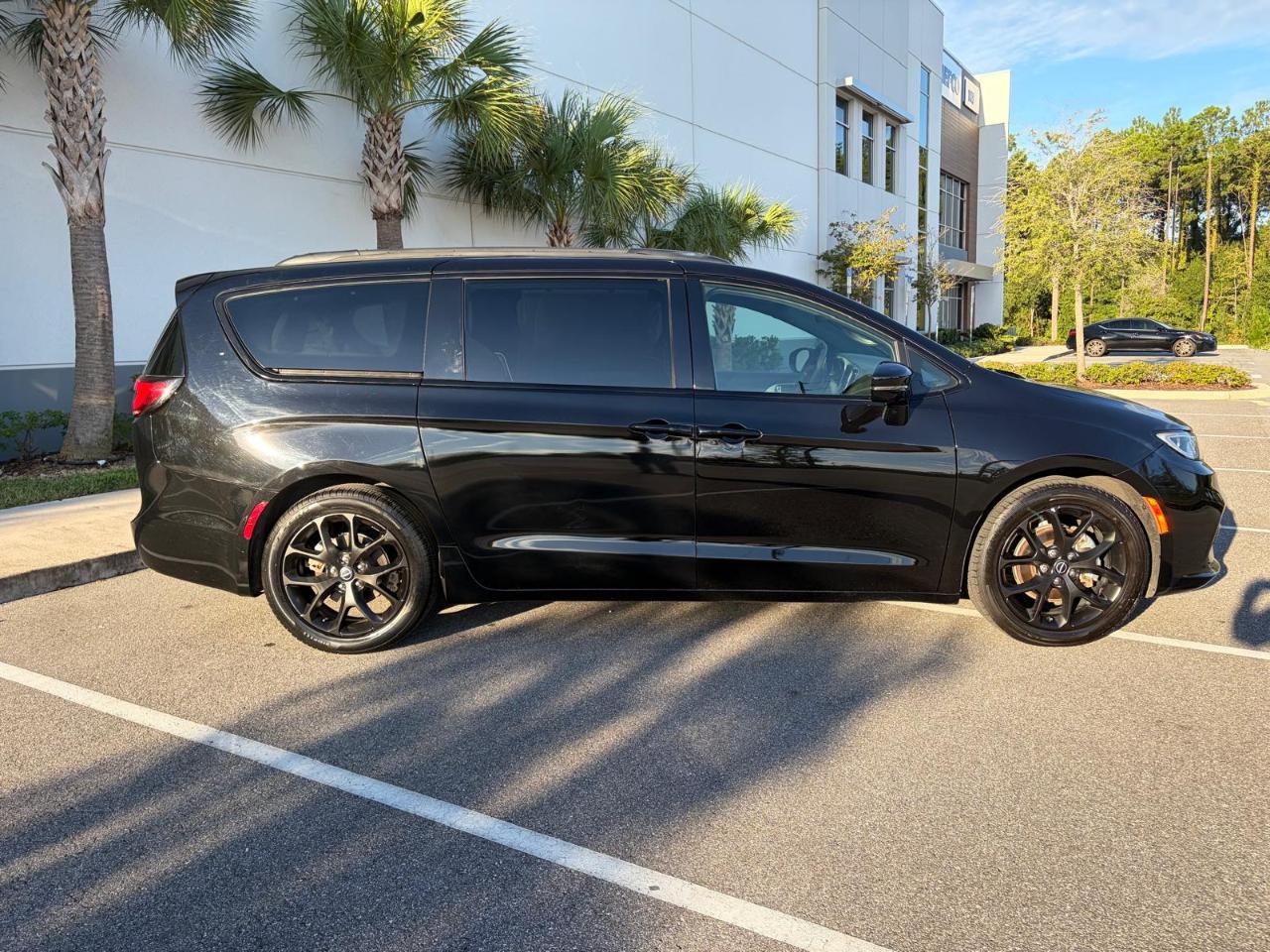 Chrysler Pacifica Limited FWD 2025